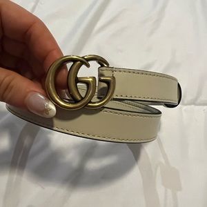 Gucci thin white leather belt with double G buckle